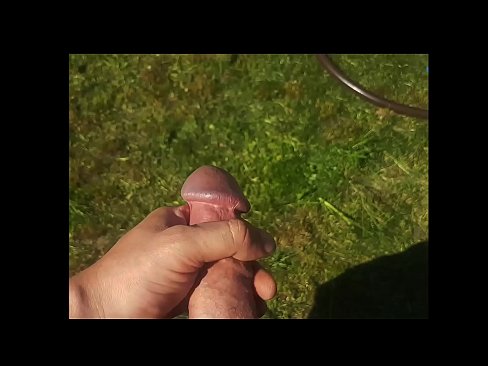❤️ Horúca kočka si nechá jebnúť ružovú kundičku a vystrieka sa so squirtom v letnej záhrade ☑ Tvrdé porno na nás ❌️❤